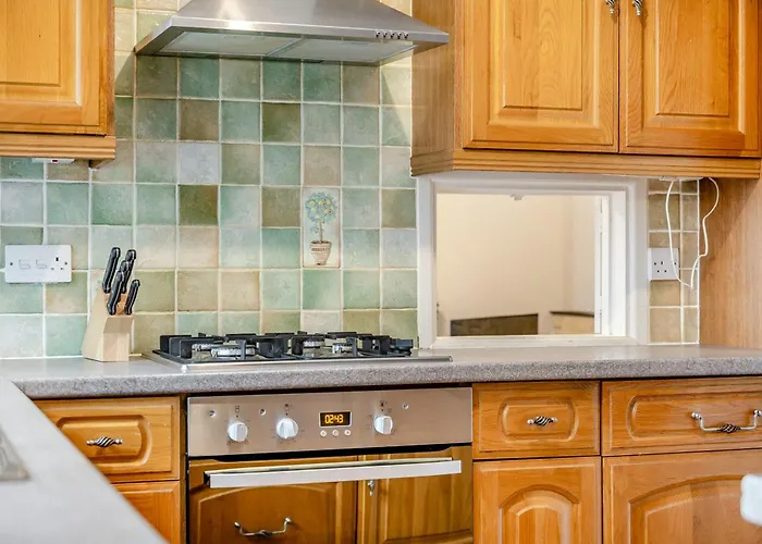 Elvington Cottage - Family-Friendly Cheerful House At The Heart Of The Cotswolds