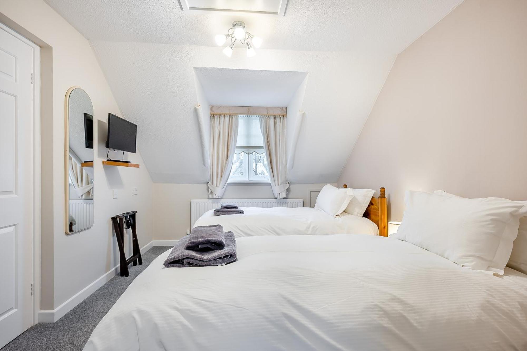 Elvington - Family-friendly Cheerful House At The Heart Of The Cotswolds Holiday home